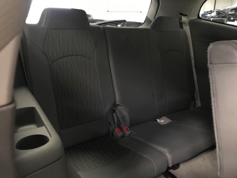 Used 2017 Chevrolet Traverse LS FWD image 16