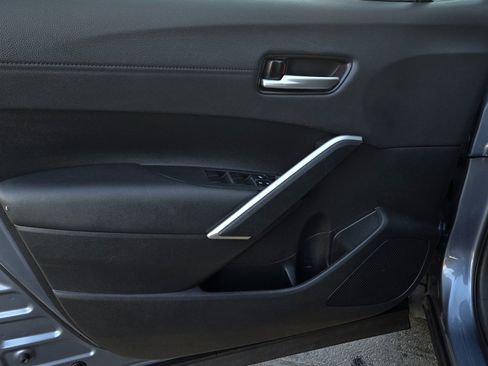 Certified 2023 Toyota Corolla Cross XLE image 9