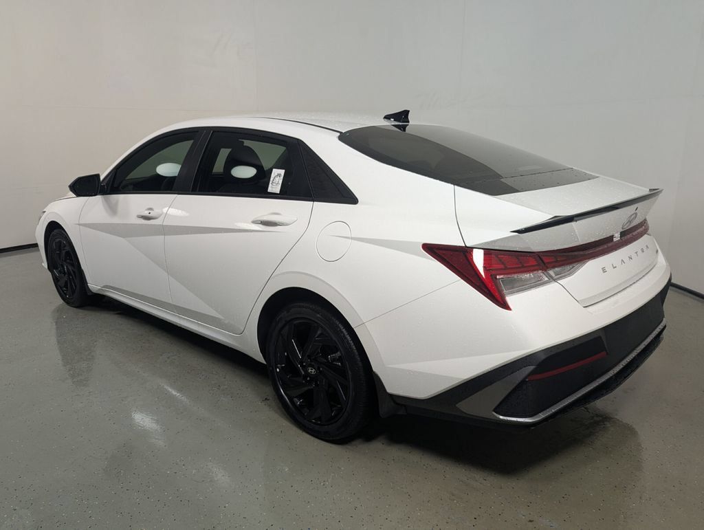 New 2026 Hyundai Elantra SEL FWD image 5