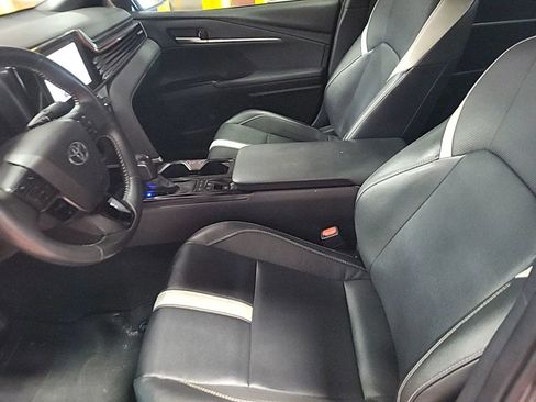 Used 2025 Toyota Camry SE w/ Convenience Package FWD image 8