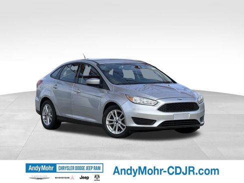 Used 2018 Ford Focus SE FWD image 1