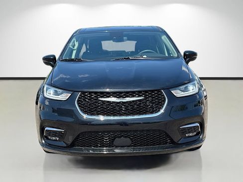 Used 2024 Chrysler Pacifica Touring-L FWD image 8
