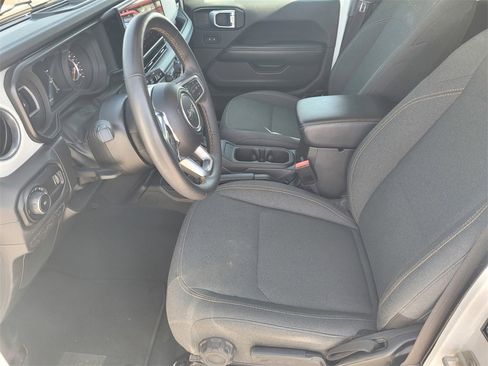 Used 2024 Jeep Wrangler Sahara image 12