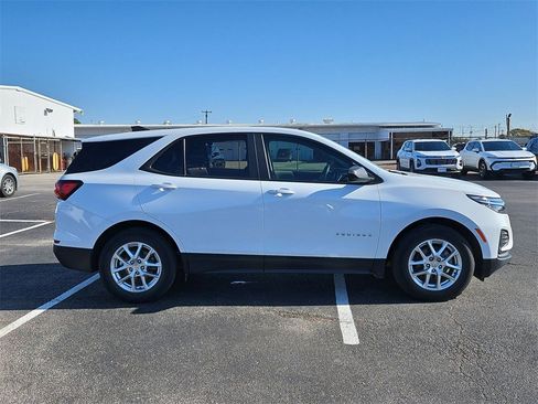 Used 2022 Chevrolet Equinox LS w/ LS Convenience Package image 7