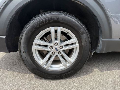 Used 2022 Ford Explorer XLT AWD/4WD image 30