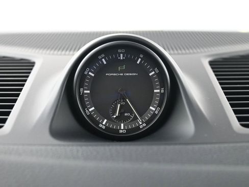 Certified 2025 Porsche Cayenne E-Hybrid w/ Premium Package Plus image 23