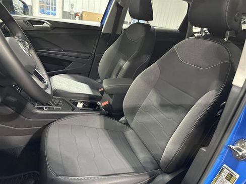 Certified 2025 Volkswagen Taos SE image 15