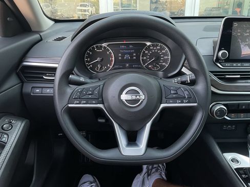 Used 2025 Nissan Altima 2.5 SV FWD image 26