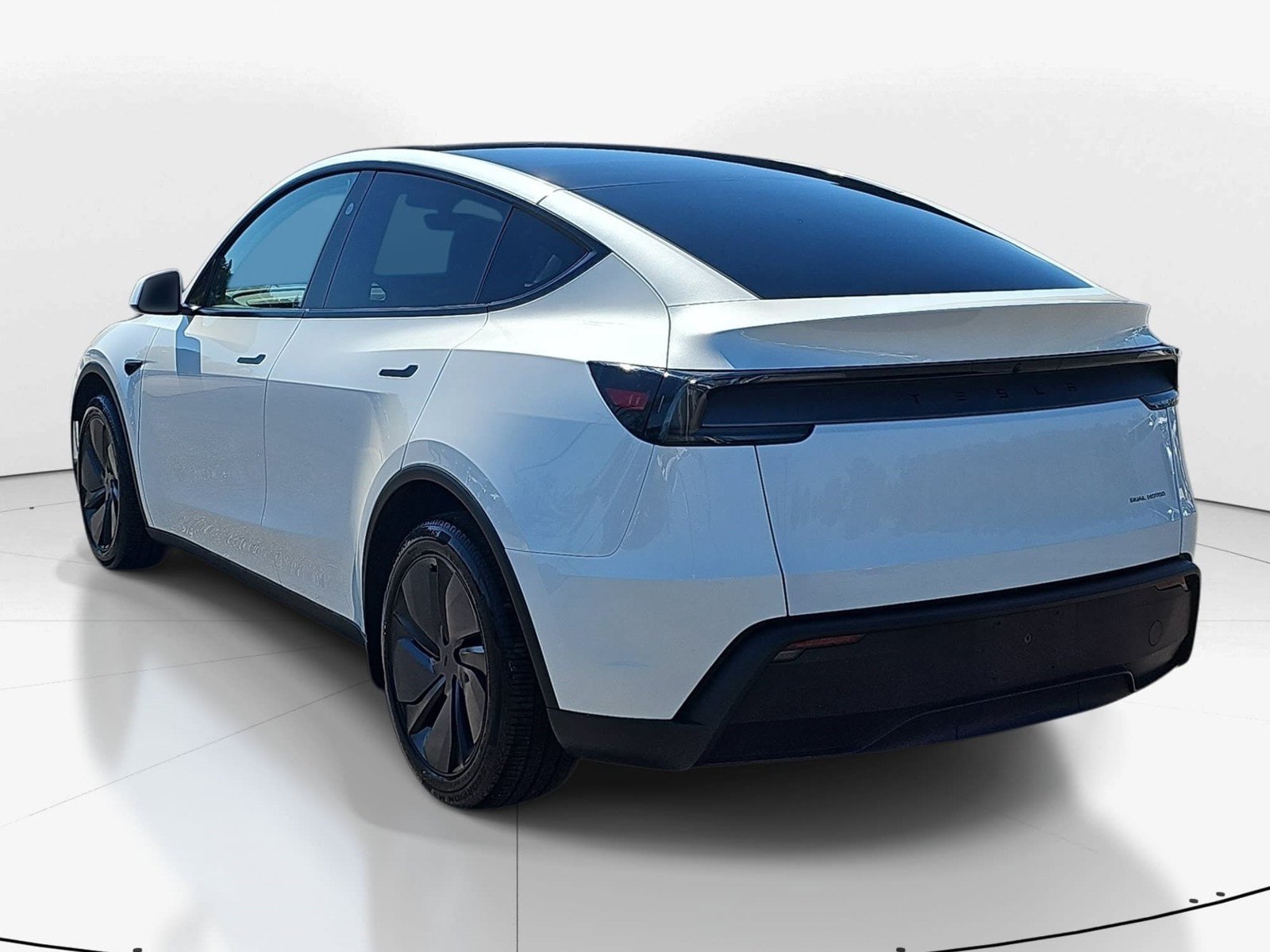 Used 2026 Tesla Model Y AWD image 6