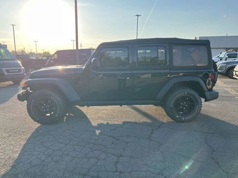 Used 2021 Jeep Wrangler Unlimited Sport AWD/4WD image 3