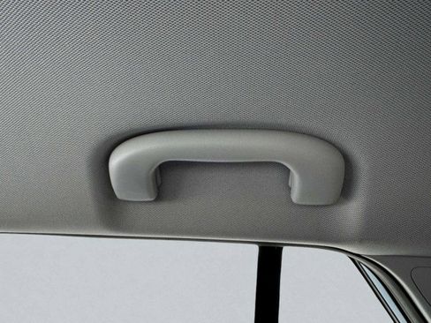 Used 2025 Chevrolet Trax LS w/ LS Convenience Package image 38