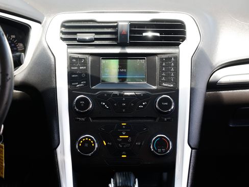 Used 2016 Ford Fusion SE FWD image 37