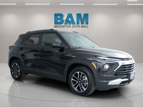 Certified 2026 Chevrolet TrailBlazer LT w/ LT Cold Weather Package FWD image 1