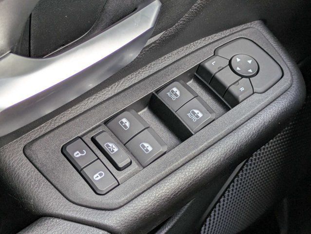 Used 2025 RAM 1500 Warlock AWD/4WD image 21