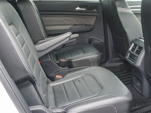 Used 2023 Volkswagen Atlas SEL Premium image 13