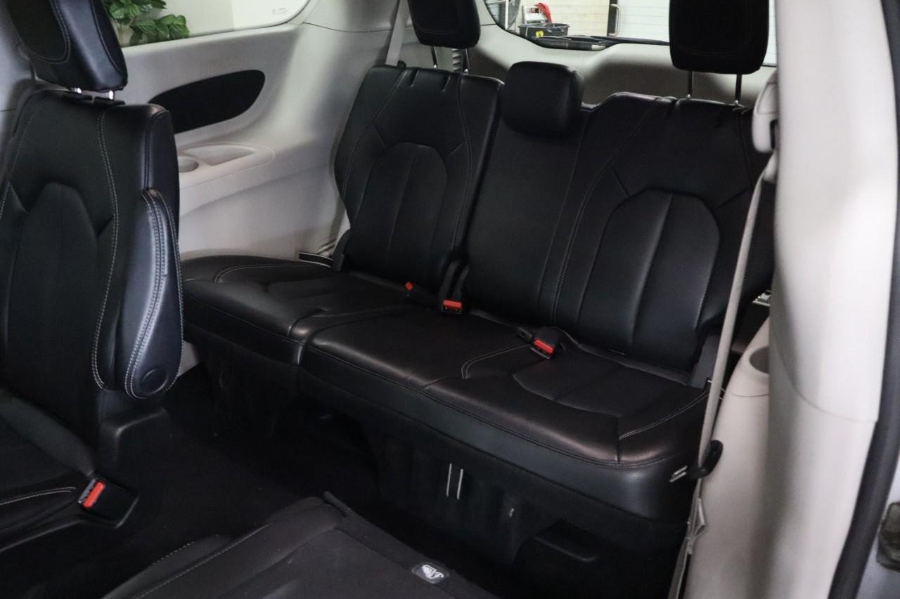 Used 2023 Chrysler Pacifica Touring-L FWD image 19