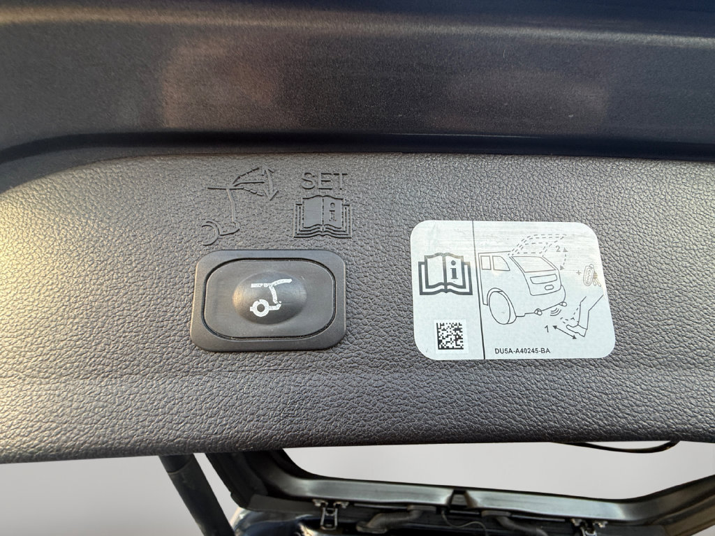 Used 2018 Ford Escape Titanium FWD image 6