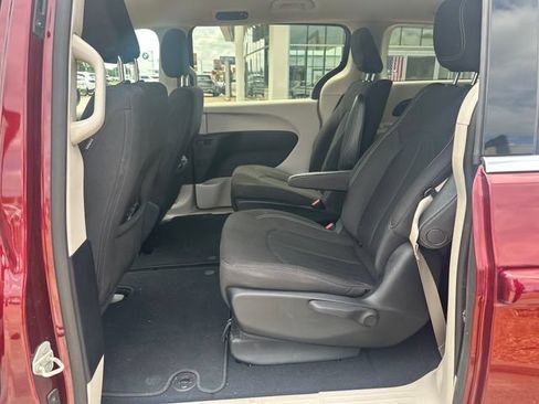 Used 2020 Chrysler Voyager LX w/ Cold Weather Group FWD image 21