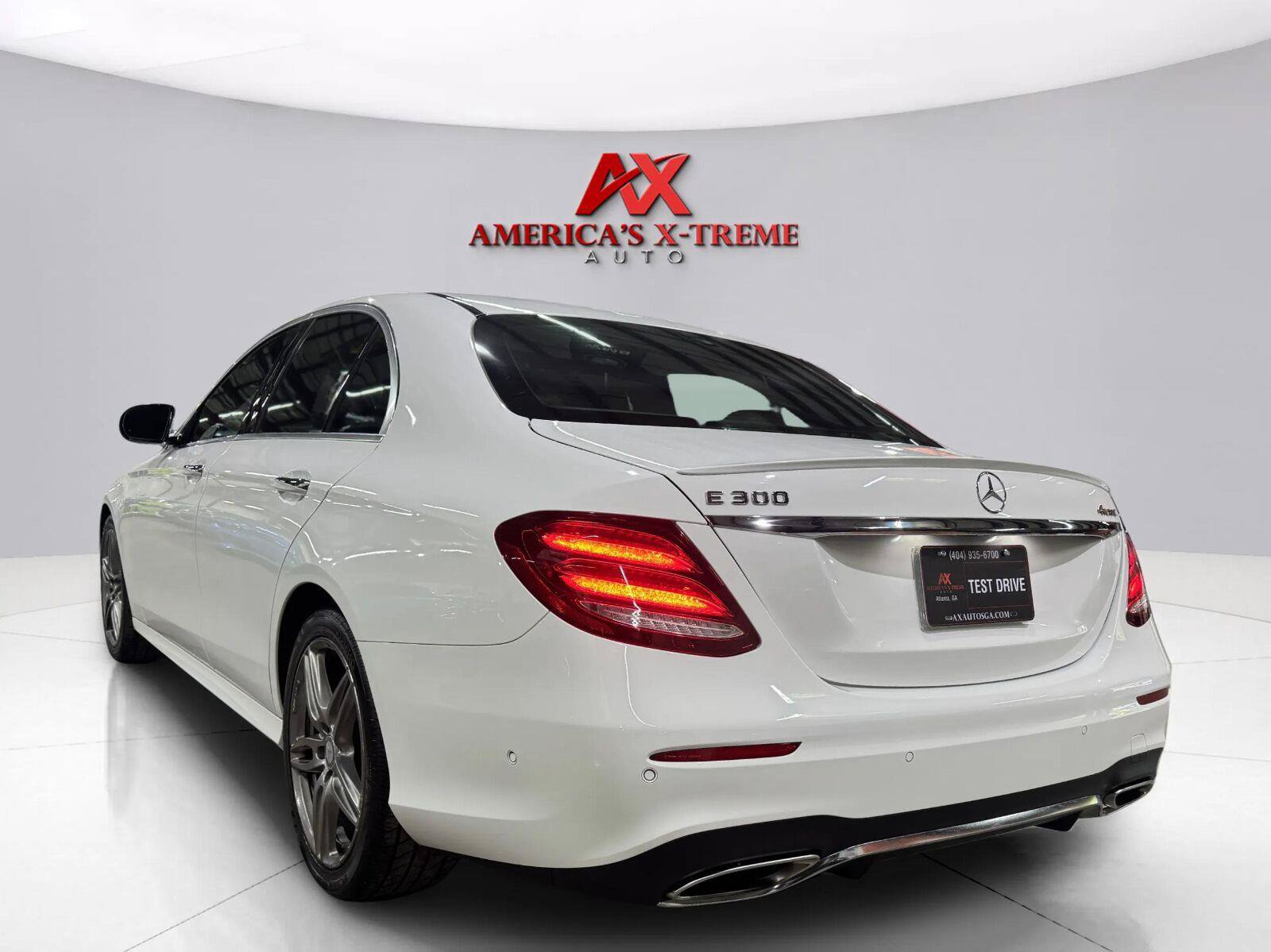 Used 2017 Mercedes-Benz E 300 4MATIC image 5