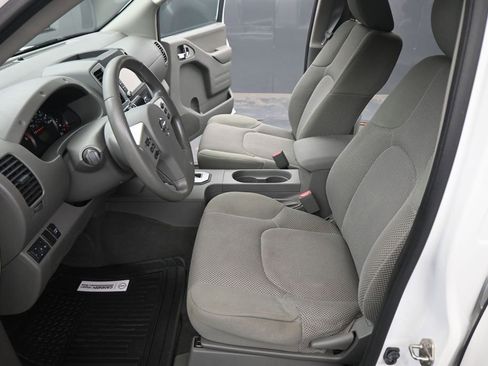 Used 2020 Nissan Frontier SV w/ Midnight Edition Floor Mats RWD image 9