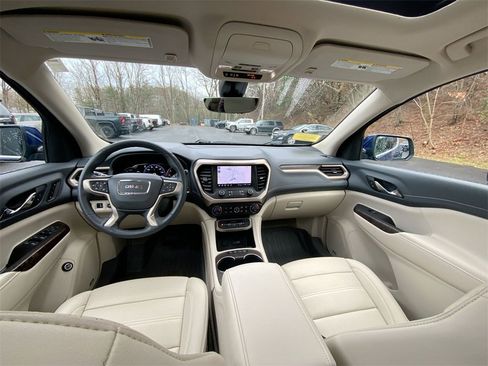 Used 2023 GMC Acadia Denali w/ Denali Technology Package image 22