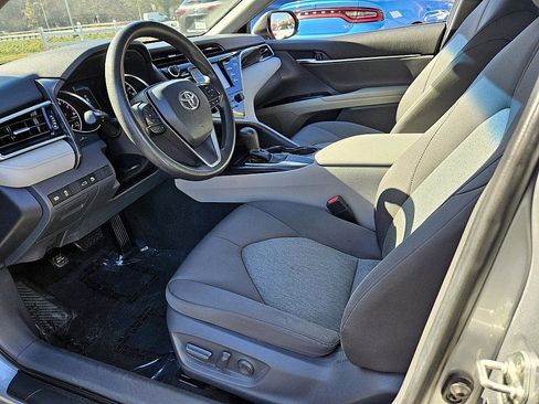 Used 2018 Toyota Camry LE image 7