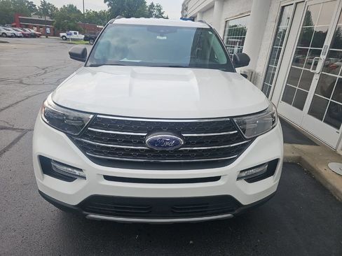 Used 2024 Ford Explorer XLT w/ Equipment Group 202A AWD/4WD image 3