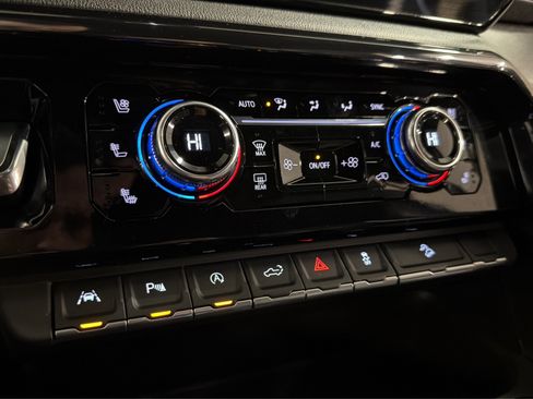 Used 2023 GMC Sierra 1500 AT4 w/ AT4 Preferred Package image 34