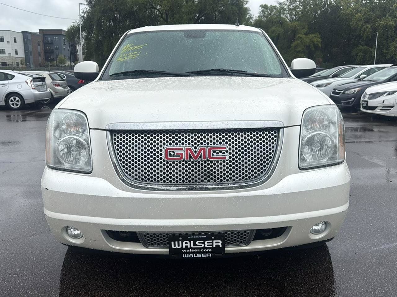 Used 2013 GMC Yukon Denali AWD/4WD image 2