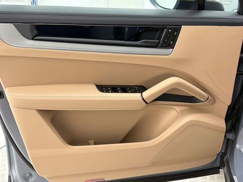 Certified 2024 Porsche Cayenne Coupe AWD/4WD image 12