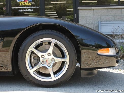 Used 2002 Chevrolet Corvette Coupe w/ Preferred Equipment Group2 RWD image 23