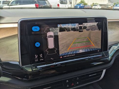 Used 2024 Volkswagen Atlas SE FWD image 29