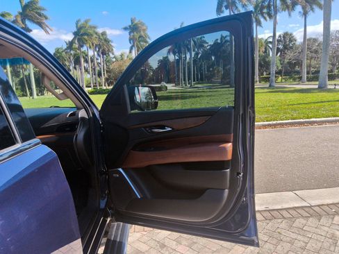 Used 2017 Cadillac Escalade Premium Luxury AWD/4WD image 41