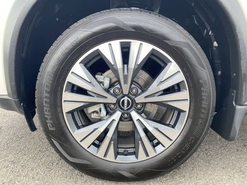 Used 2023 Nissan Rogue SV AWD/4WD image 10