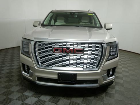 Used 2022 GMC Yukon XL Denali image 8