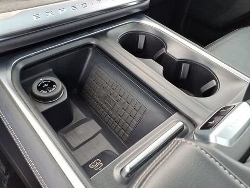Used 2025 Ford Expedition Max Platinum AWD/4WD image 28