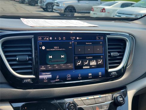 Used 2023 Chrysler Pacifica Touring-L FWD image 27