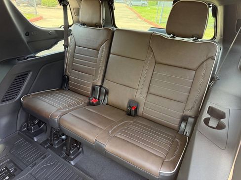 Used 2026 GMC Yukon Denali Ultimate w/ LPO, Floor Liner Package AWD/4WD image 17