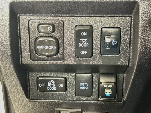 Used 2021 Toyota Tundra Limited w/ Limited Premium Package AWD/4WD image 10