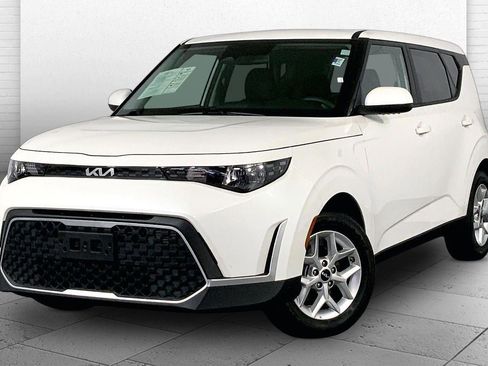 Used 2025 Kia Soul LX FWD image 12