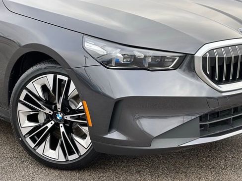 New 2026 BMW 530i xDrive w/ Premium Package image 2