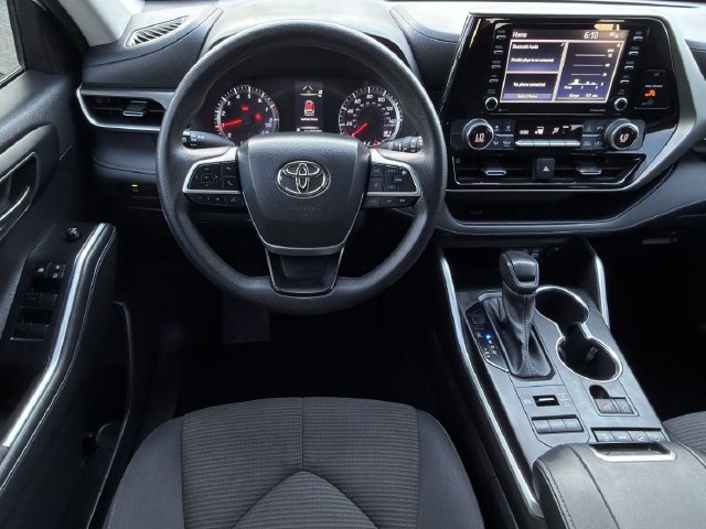 Used 2022 Toyota Highlander L AWD/4WD image 10