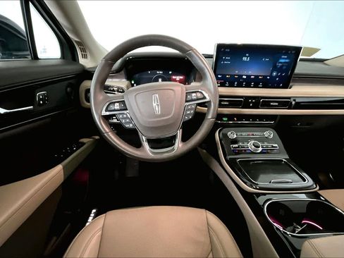 Used 2022 Lincoln Nautilus Reserve w/ Equipment Group 201A image 5