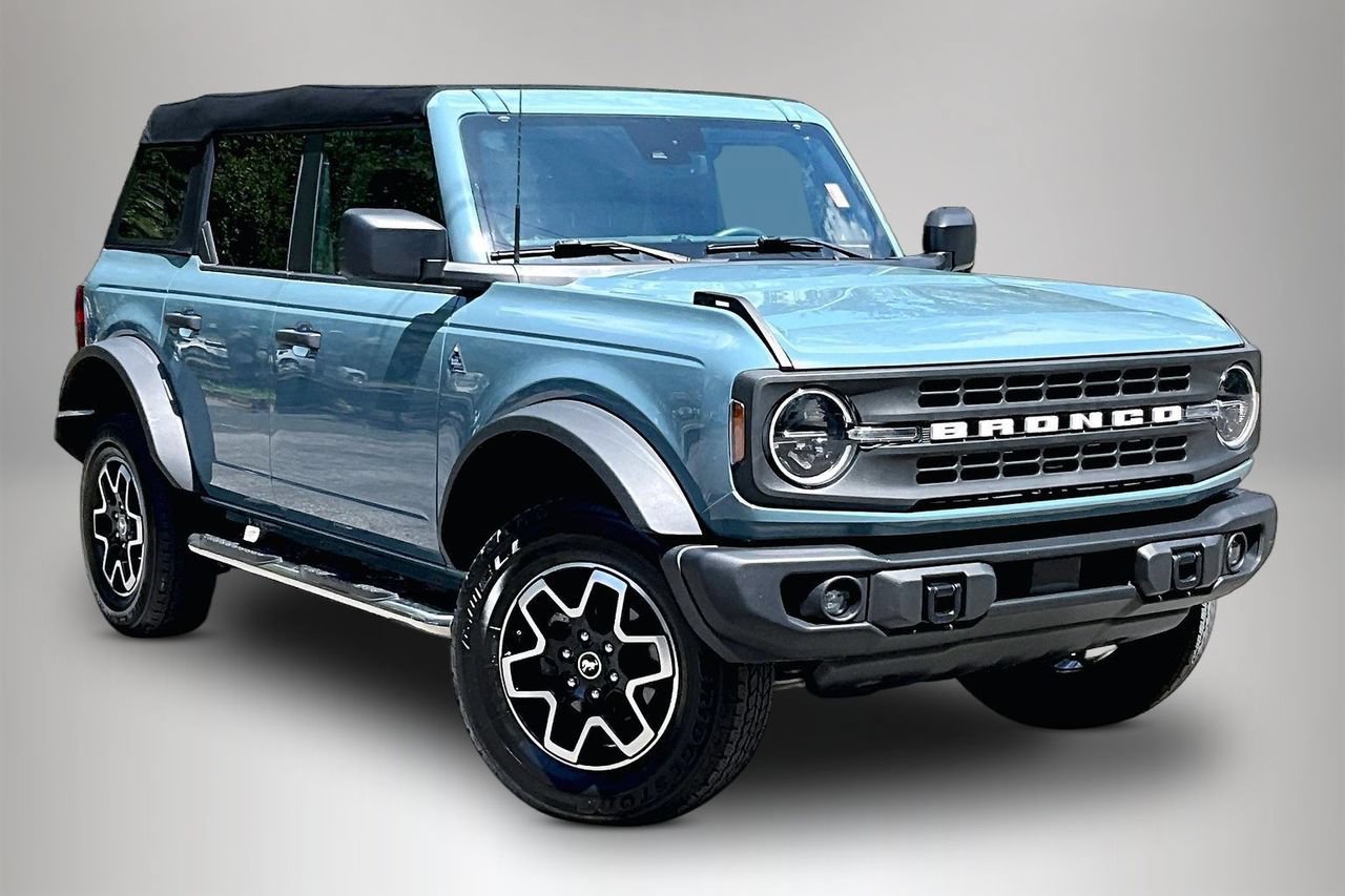 Used 2023 Ford Bronco Black Diamond w/ Sasquatch Package AWD/4WD image 2