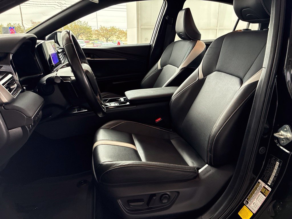 Used 2025 Toyota Camry SE FWD image 11