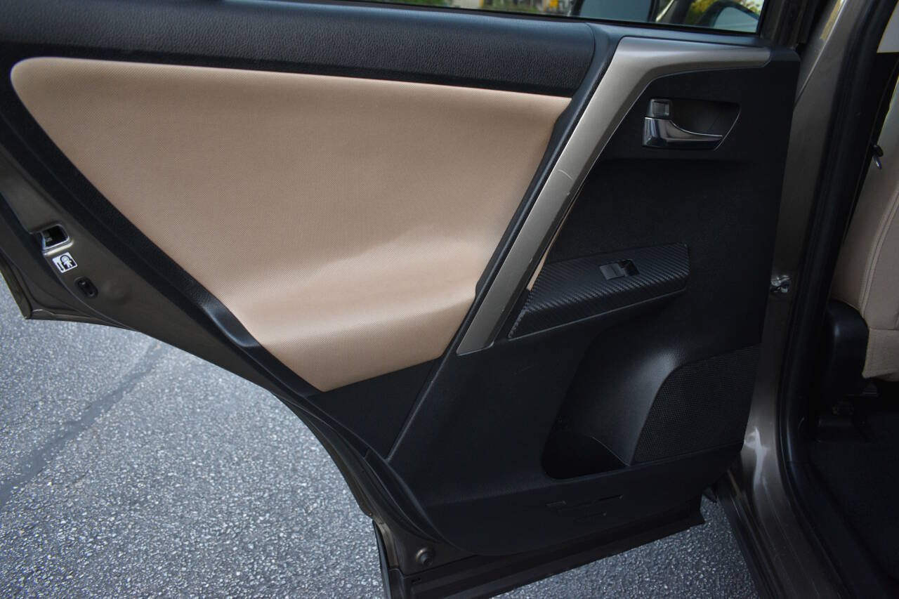 Used 2015 Toyota RAV4 XLE FWD image 12