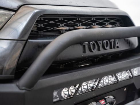 Used 2019 Toyota 4Runner TRD Off-Road AWD/4WD image 10