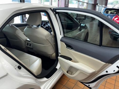 Used 2022 Toyota Camry XLE FWD image 29