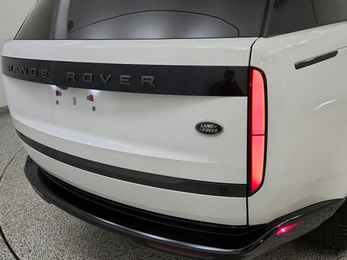 Used 2025 Land Rover Range Rover Long Wheelbase SE AWD/4WD image 28