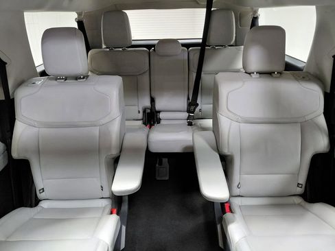 Certified 2025 Ford Expedition Max Platinum w/ Driver's Package AWD/4WD image 6